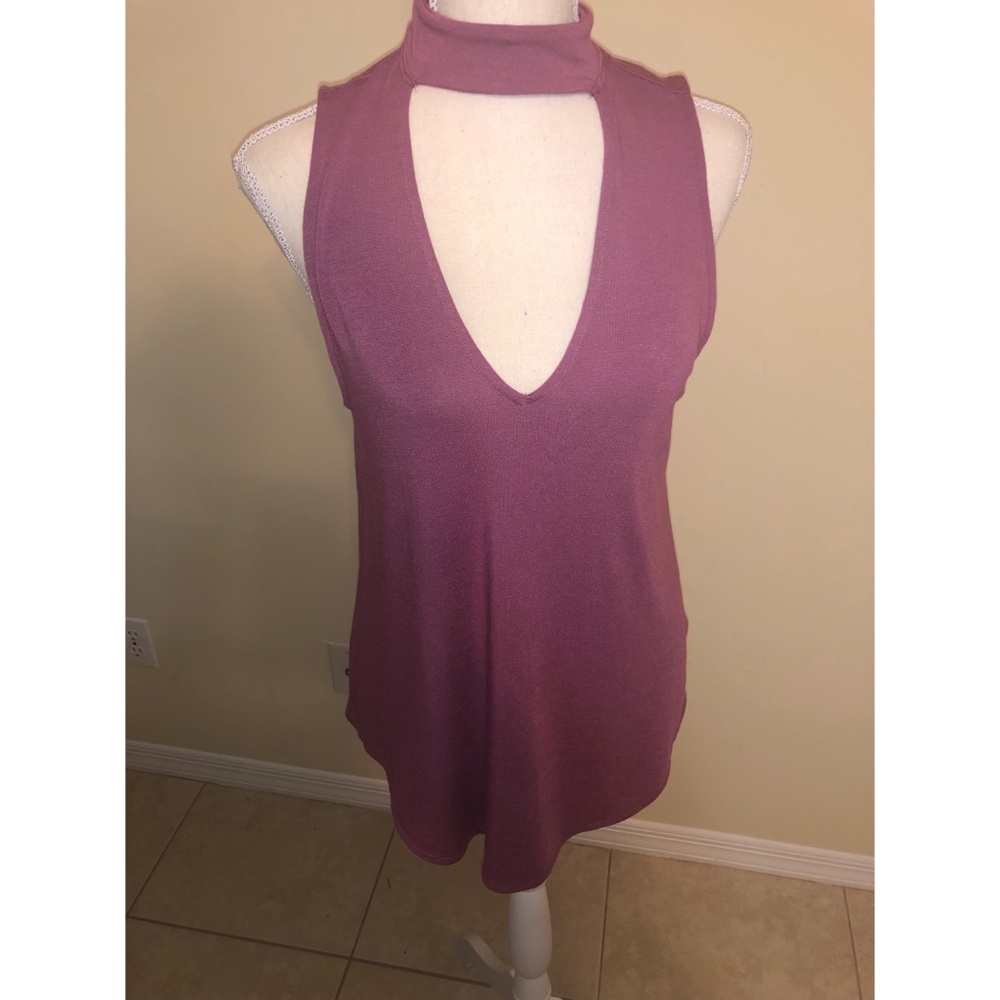 NWT express top cut out front